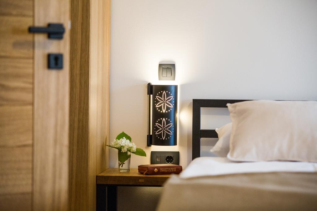 Doppel- oder Zweibettzimmer